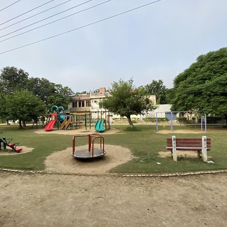 Homestays ルディヤーナー エクステリア 写真